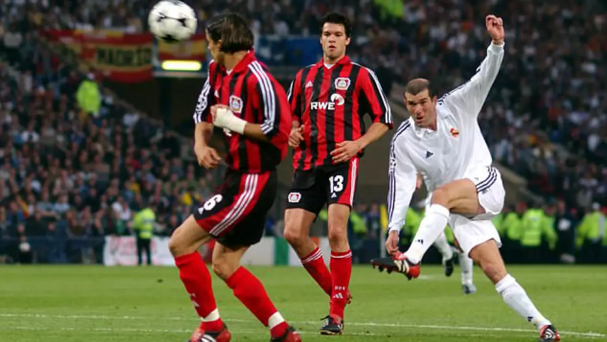 Zidane marcó uno de los goles más recordados del estadio escocés