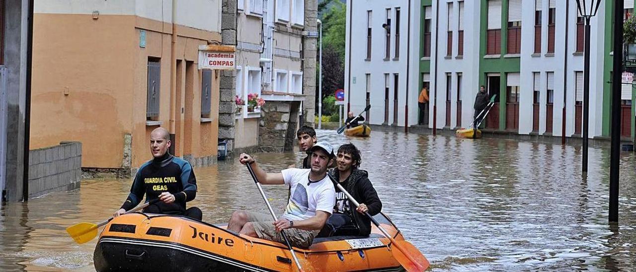 Imagen de una de las peores inundaciones ocurridas en Arriondas en los últimos años.