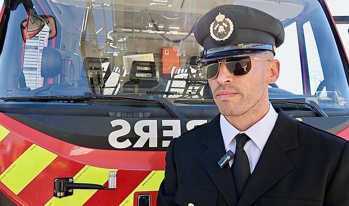 José Andrés Luján tiene 41 años y lleva 16 en el Cuerpo Municipal de Bomberos de Castelló.