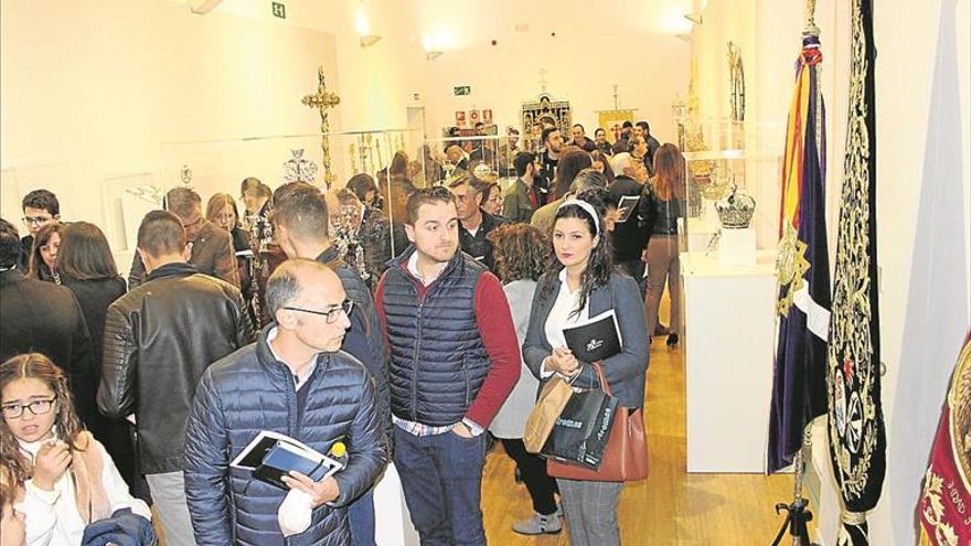 Una magna exposición muestra los ricos tesoros del patrimonio cofrade