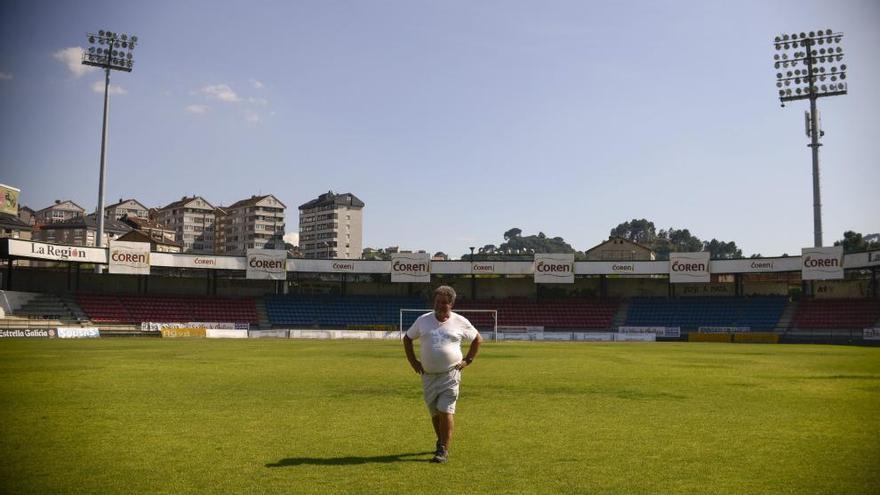 Jorge, el cuidado de césped de O Couto // EFE