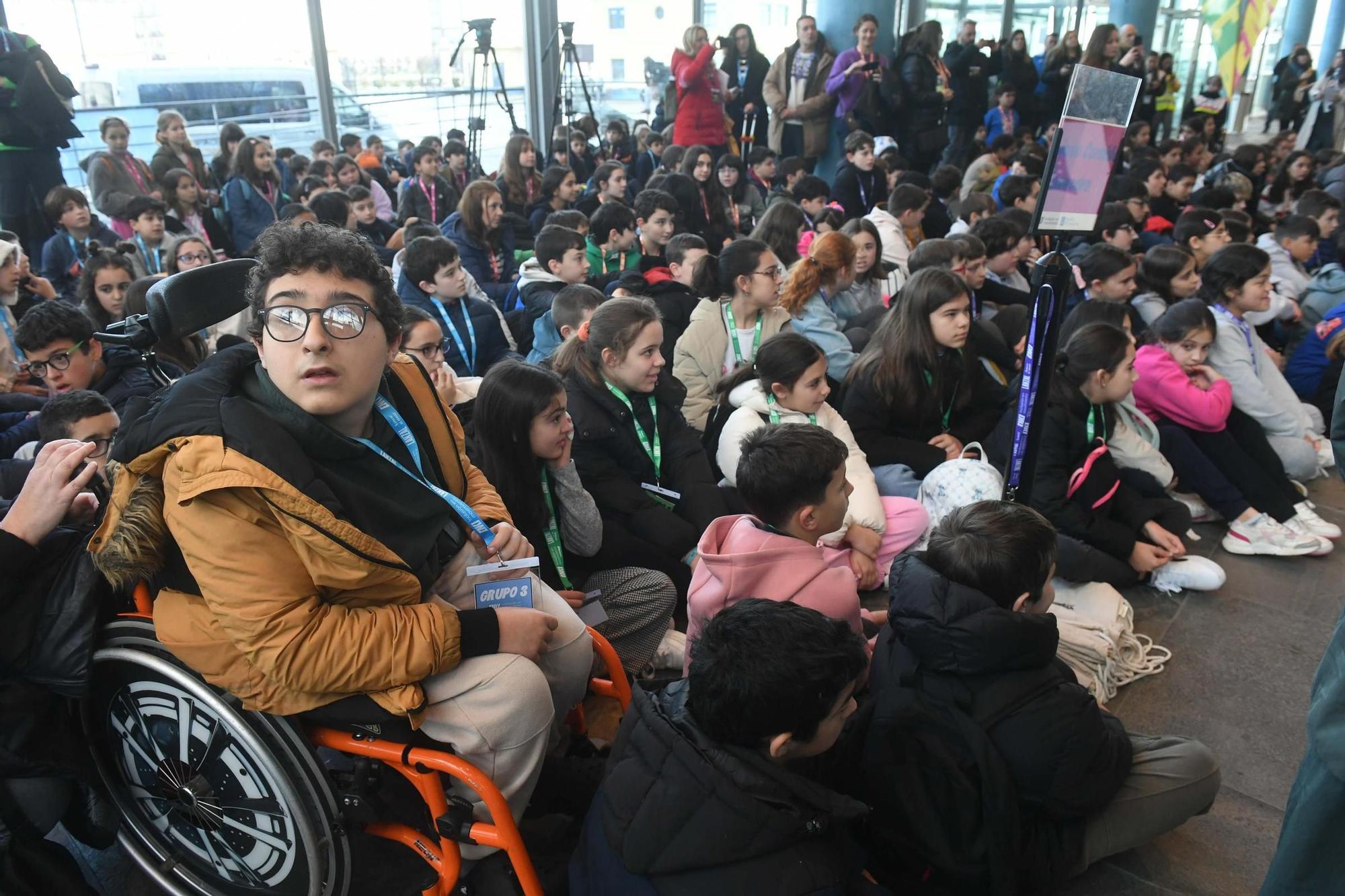 Los escolares de A Coruña aprenden a hacer deporte en silla de ruedas