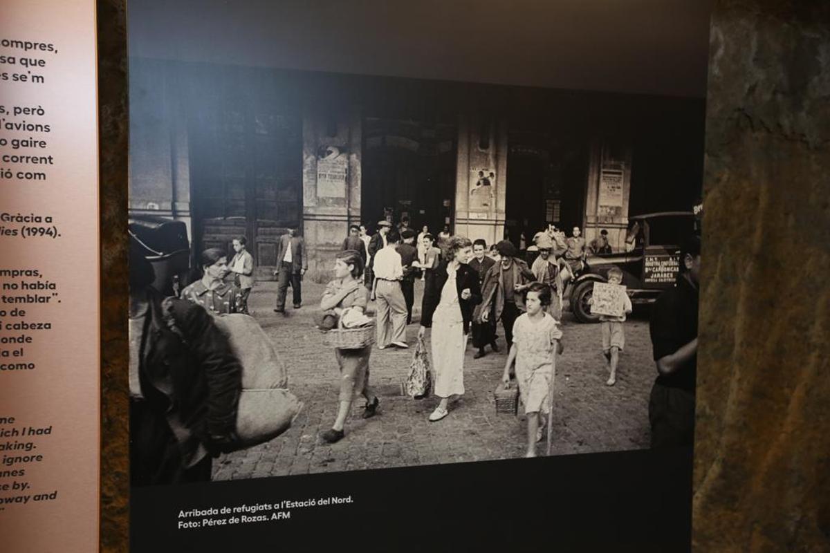 Visita al refugio antiaéreo de la plaça de la Revolució de Gràcia, que abre al público por primera vez por la fiesta mayor