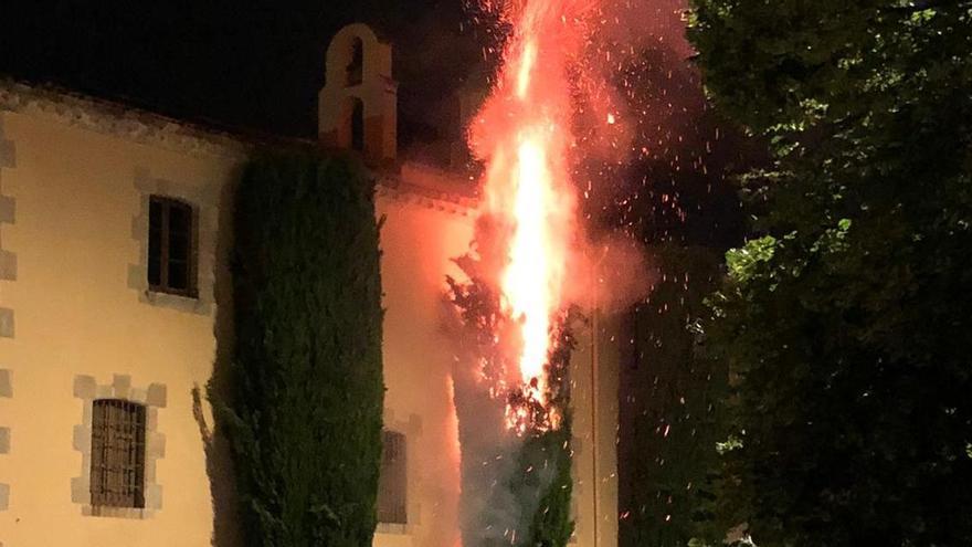 L&#039;arbre en flames a tocar la Casa de Cultura