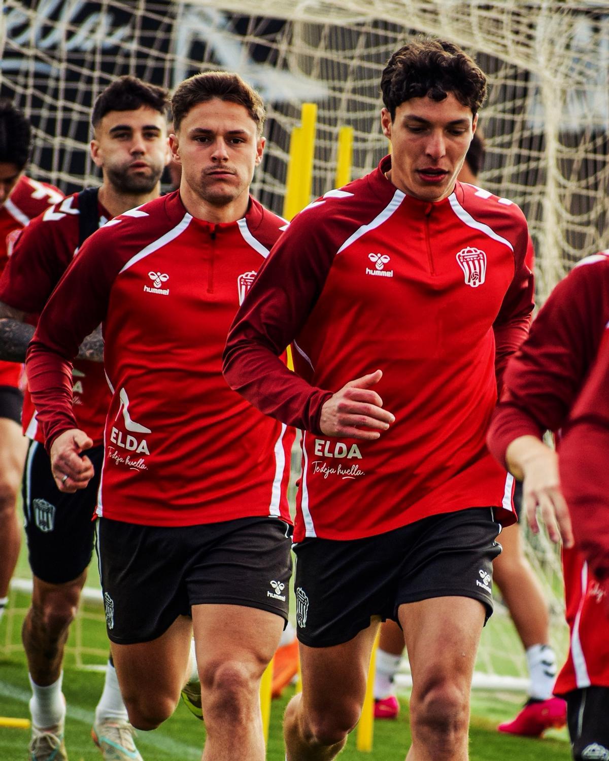 Último entrenamiento del CD Eldense antes de emprender viaje a Tarazona.