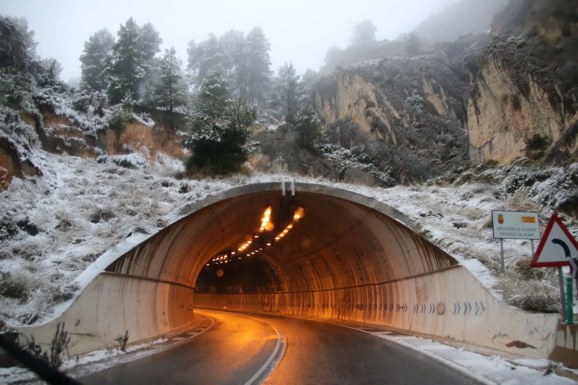 El temporal de nieve en la carretera que va desde Banyeres al Preventorio de Alcoy.