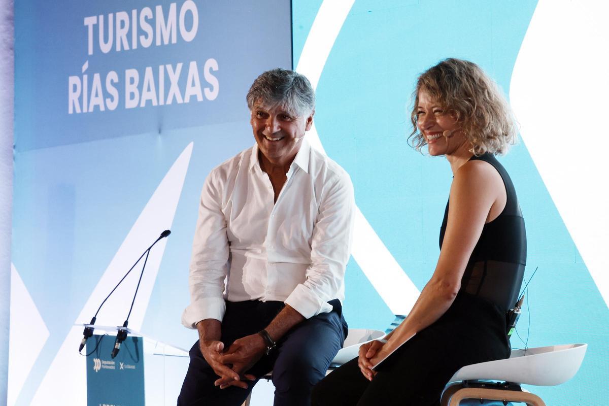 Toni Nadal y Marta Larralde durante los Premios Turismo Rías Baixas celebrados en el Parador de Baiona.