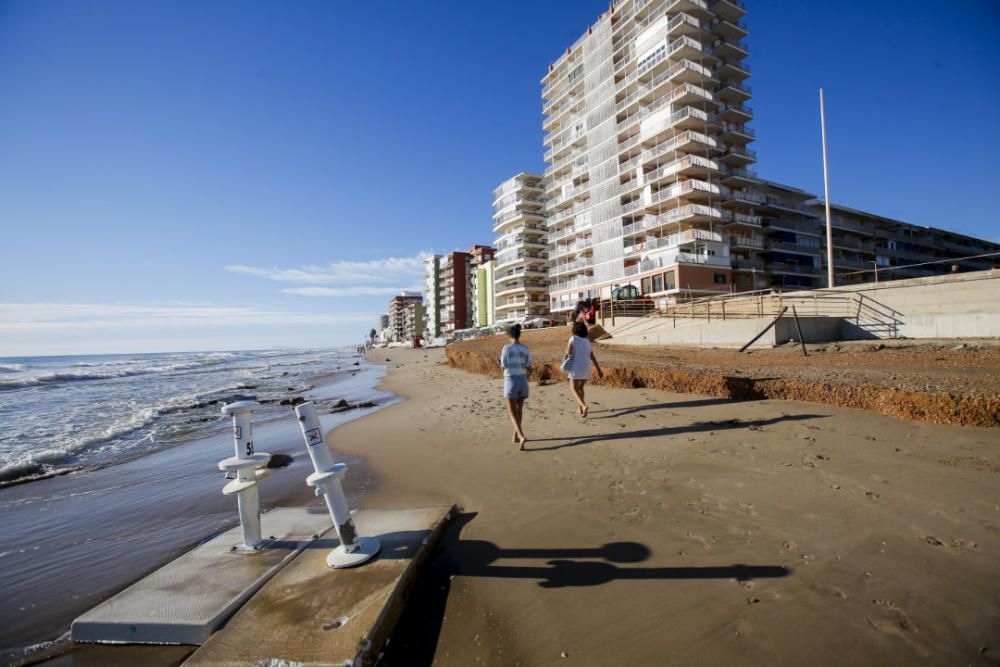 La tormenta destroza y engulle las playas de Valencia