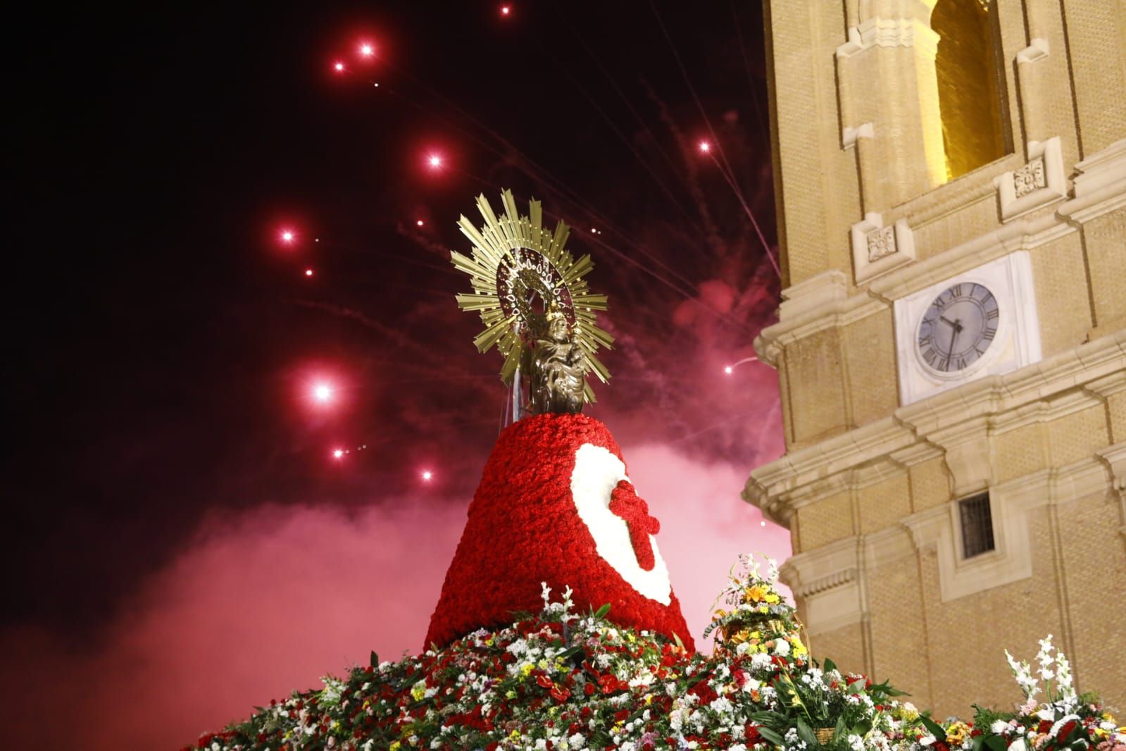 En imágenes | Los fuegos artificiales ponen el broche final a las Fiestas del Pilar 2024