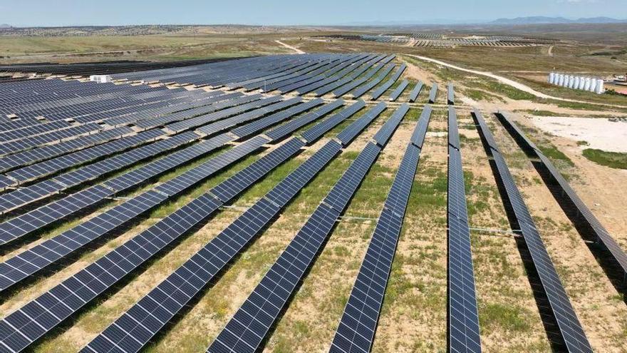 Energía solar en Plasencia: luz verde ambiental para una tercera planta fotovoltaica