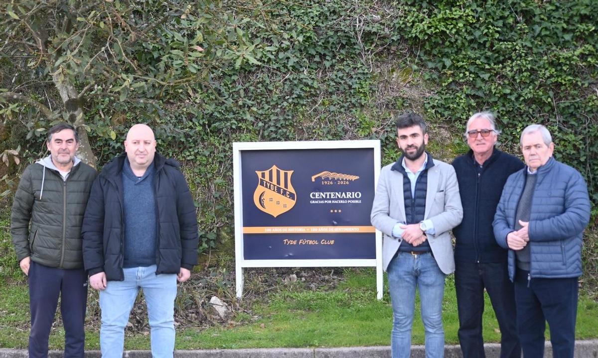 Miembros de la comisión organizadora.