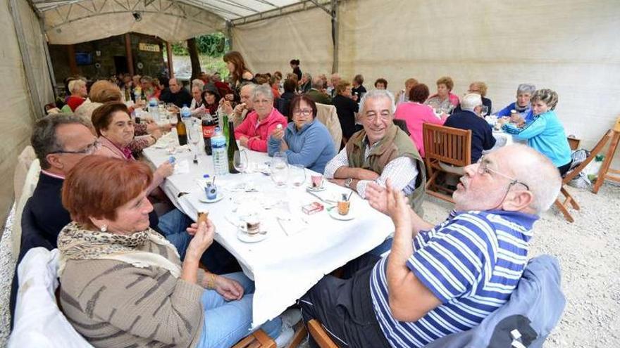 Jornada campestre de vecinos de Caldas en el parque Barosa