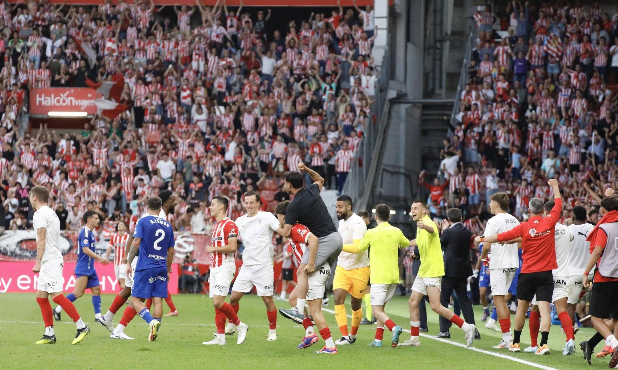 Derbi asturiano: las imágenes del partido entre el Sporting y el Oviedo en El Molinón