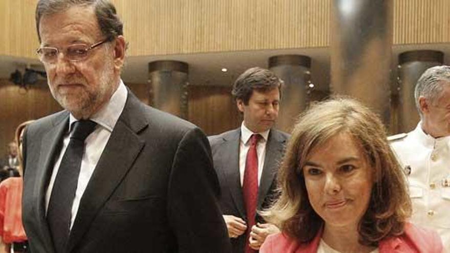 Rajoy, con Santamaría, en el homenaje a las víctimas del terrorismo.