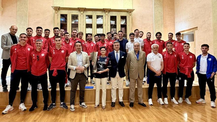 La Diputación de Badajoz recibe al Extremadura de Primera Federación
