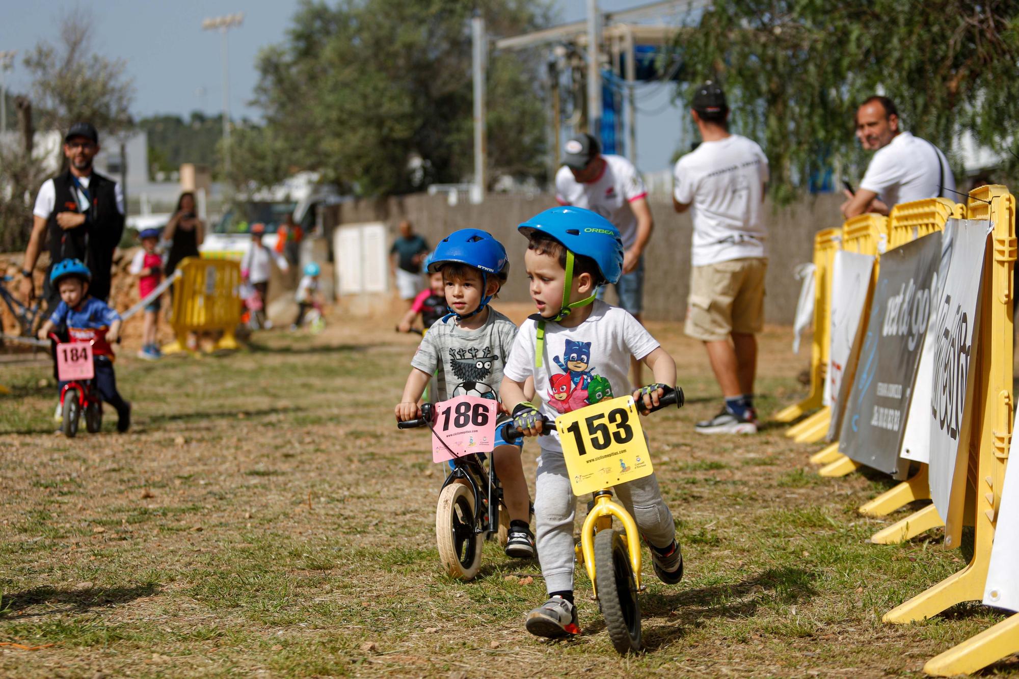 Los más pequeños de Ibiza aprenden a manejar con Bicykids