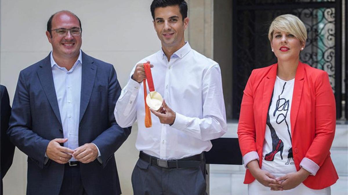 Pedro Antonio Sánchez y Noelia Arroyo recibieron al atleta Miguel Ángel López