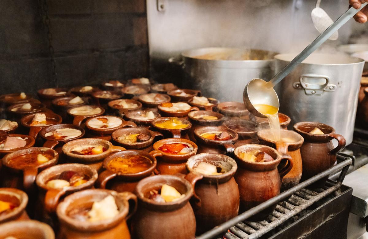 12.09.2025. MADRID. Imágenes del restaurante especializado en cocido La Bola, en Madrid. Foto: Alba Vigaray