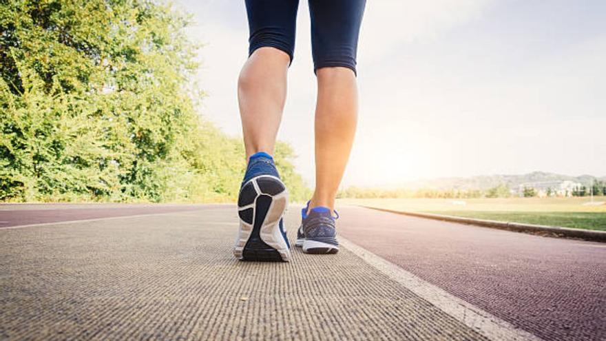 Caminata afgana: así es la forma de caminar que está arrasando porque ayuda a perder peso y combate el cansancio