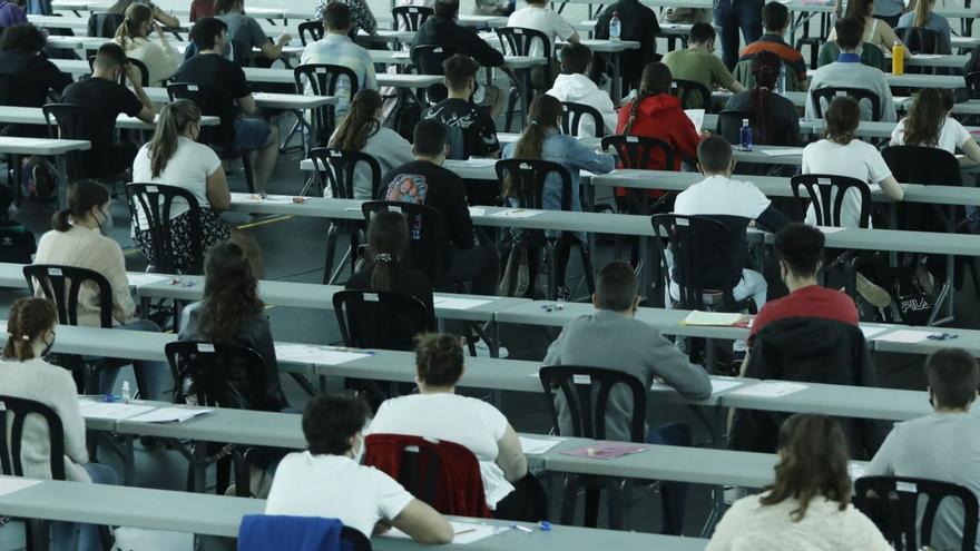 Examen de una prueba de acceso a la Universidad en Asturias, en una imagen de archivo.