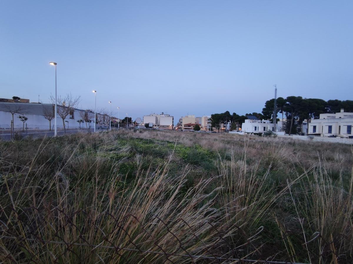 El solar que se ha cedido para la construcción del nuevo centro de salud de Orpesa.