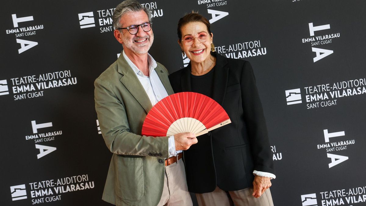 L'actriz Emma Vilarasau con el alcalde Josep Maria Vallès