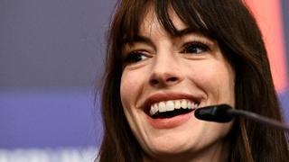 Anne Hathaway inaugura una Berlinale en crisis existencial