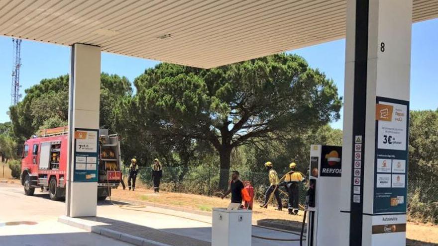 Ensurt per un incendi al costat d&#039;una gasolinera a Caldes