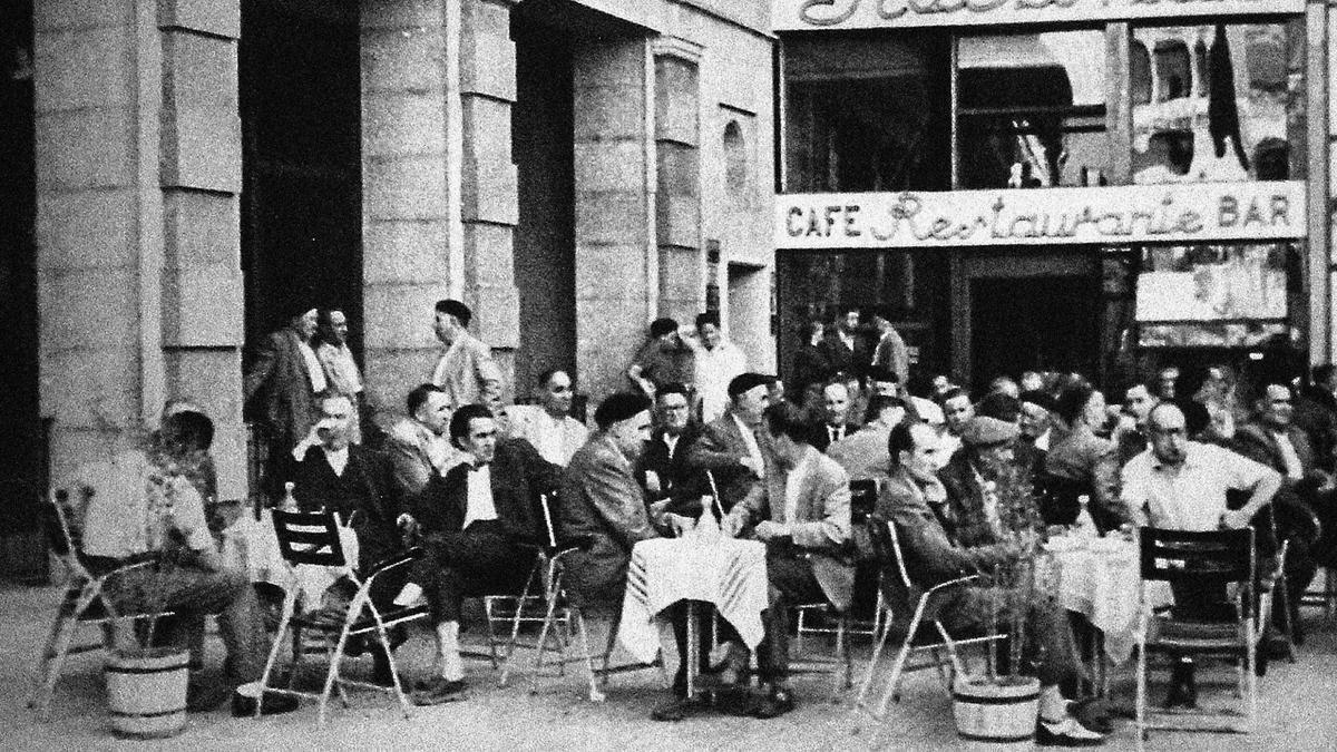 Café Restaurante Bar Nacional, en el nº5 de la plaza España, 1956