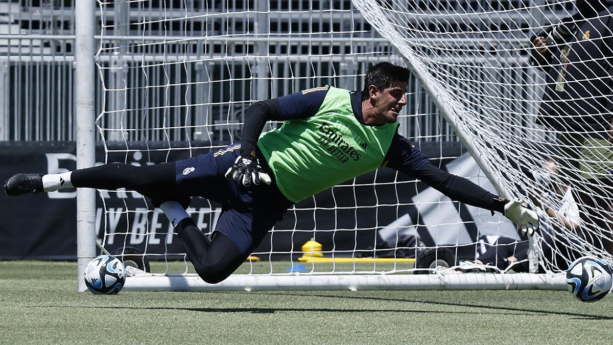 Courtois ya se entrena en la portería