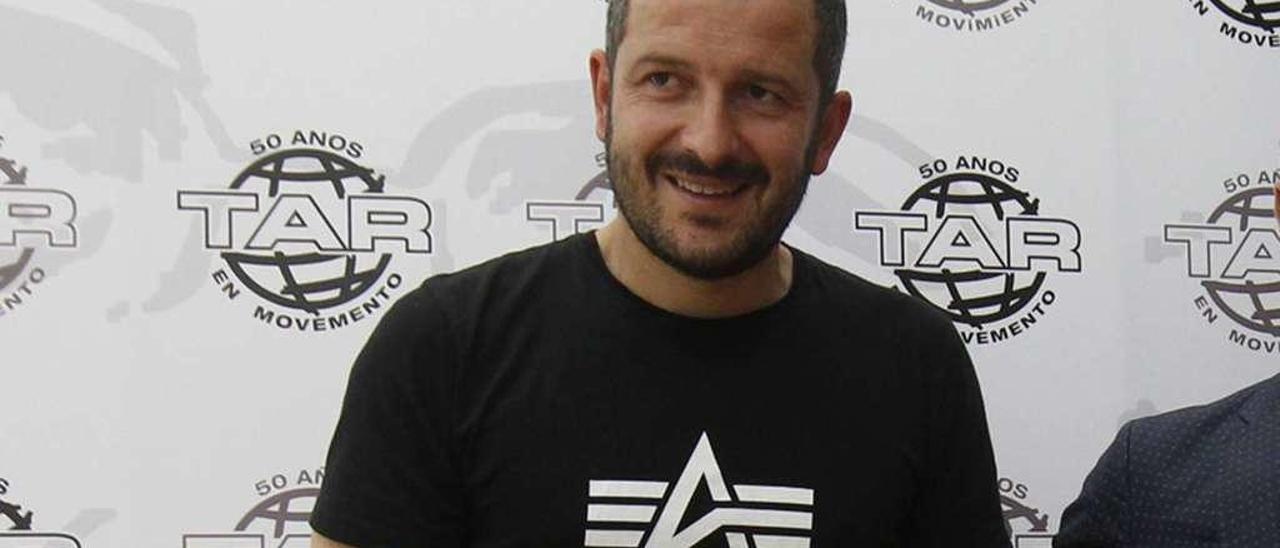 Fernando Currás, entrenador de la Unión Deportiva Ourense. // Jesús Regal