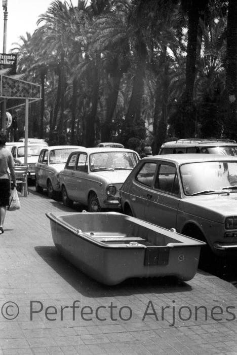 Así era el tráfico en la ciudad de Alicante en los años 60 y 70 en pleno verano