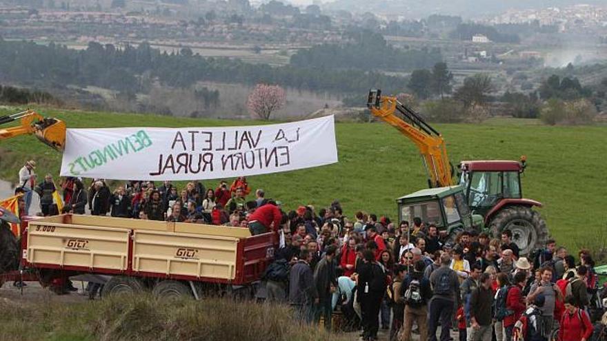 Protesta contra el proyecto de autovía o vía rápida por la Valleta d&#039;Agres, el pasado mes de marzo