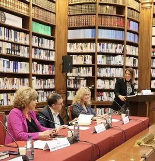 Jaume Alonso-Cuevillas aspira a ser Magda Oranich
