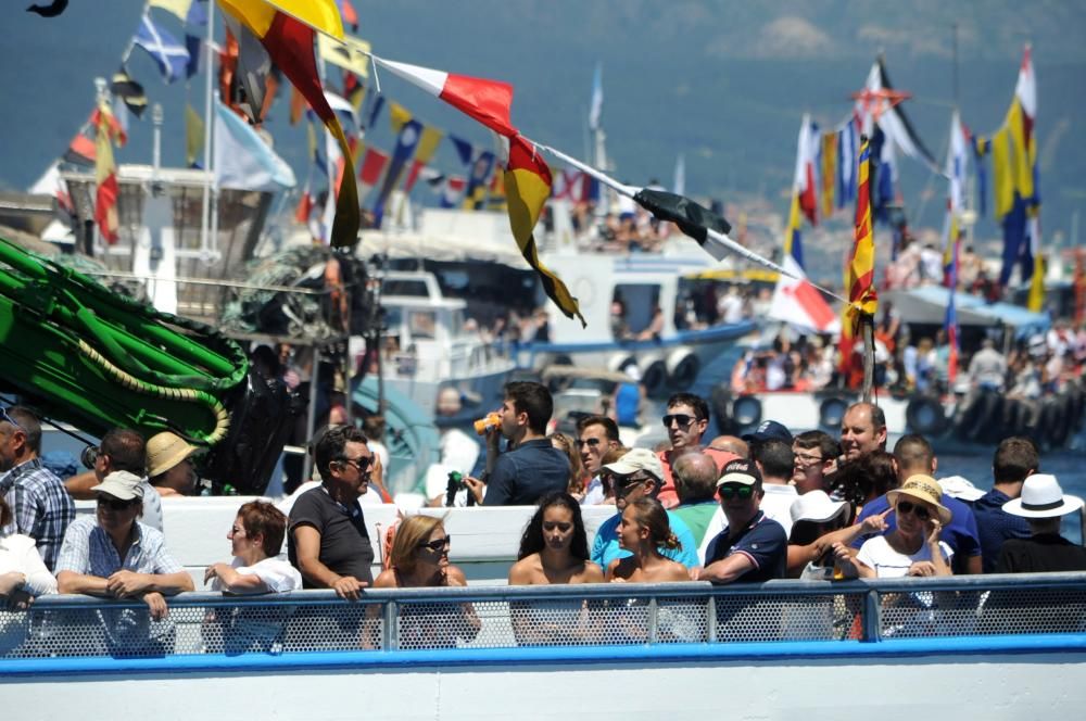 Multitudinaria procesión marítima para honrar a la patrona del mar y de los marineros