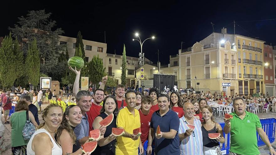 Alberic reparte hoy 3.000 kilos de sandía con el precio de la fruta por las nubes