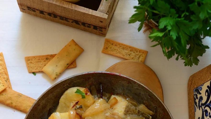 Bacalao encebollado con peras