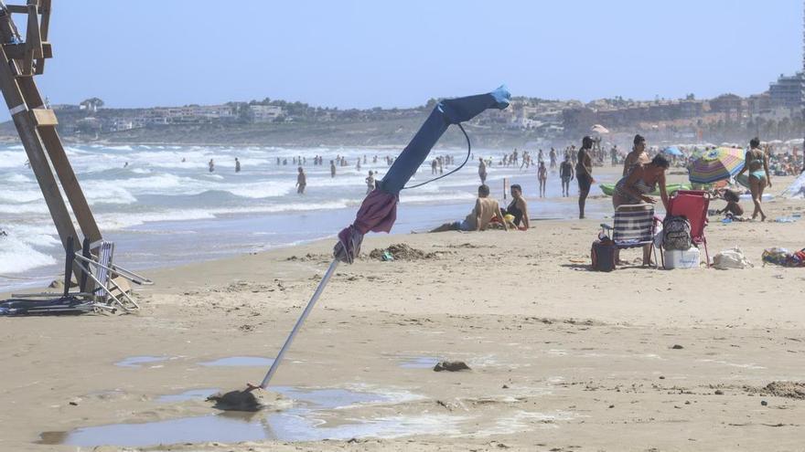 Así ha sido la borrasca Patricia en la playa de San Juan