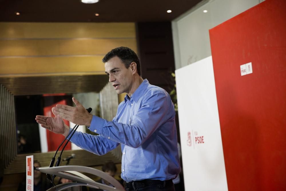 Pedro Sánchez participa en la Fiesta de la Rosa en Oviedo