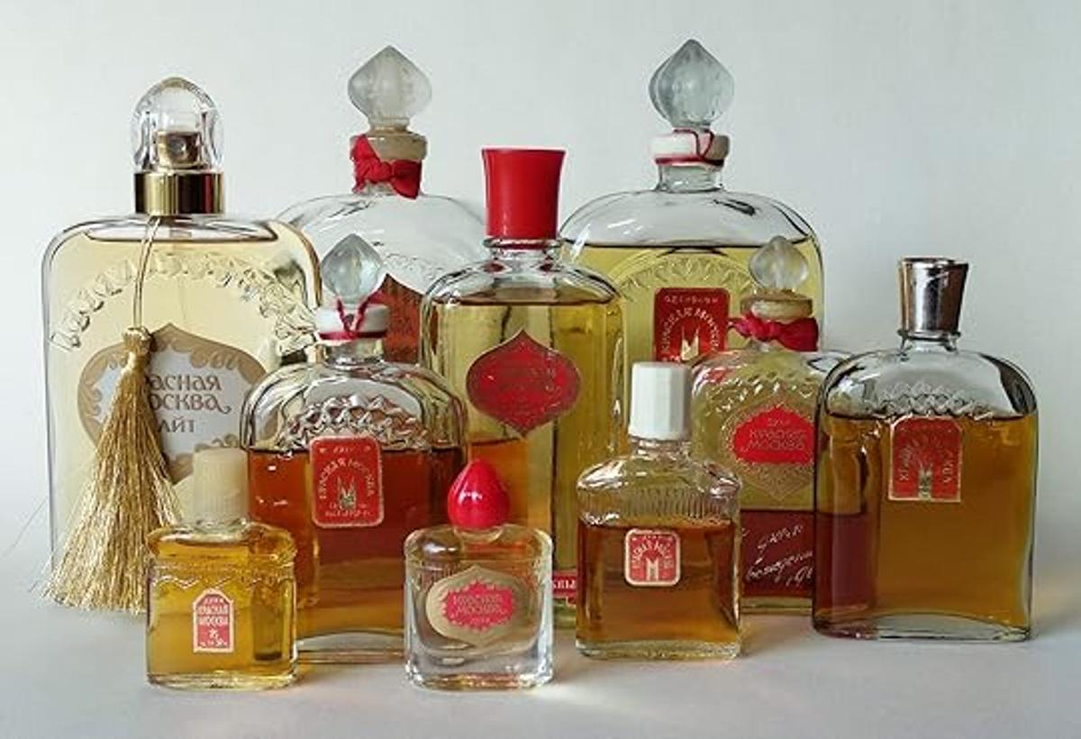 Frascos del perfume Moscú Rojo, de origen soviético.