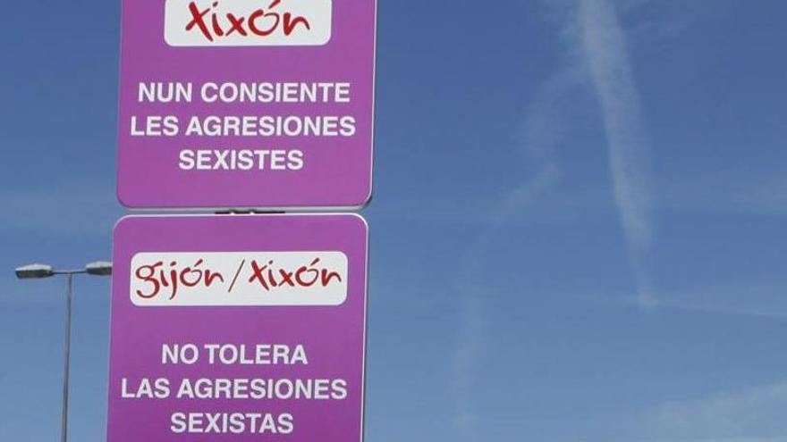 Gijón habilita un teléfono de atención durante 24 horas a chicas que sufren agresiones sexistas en el verano