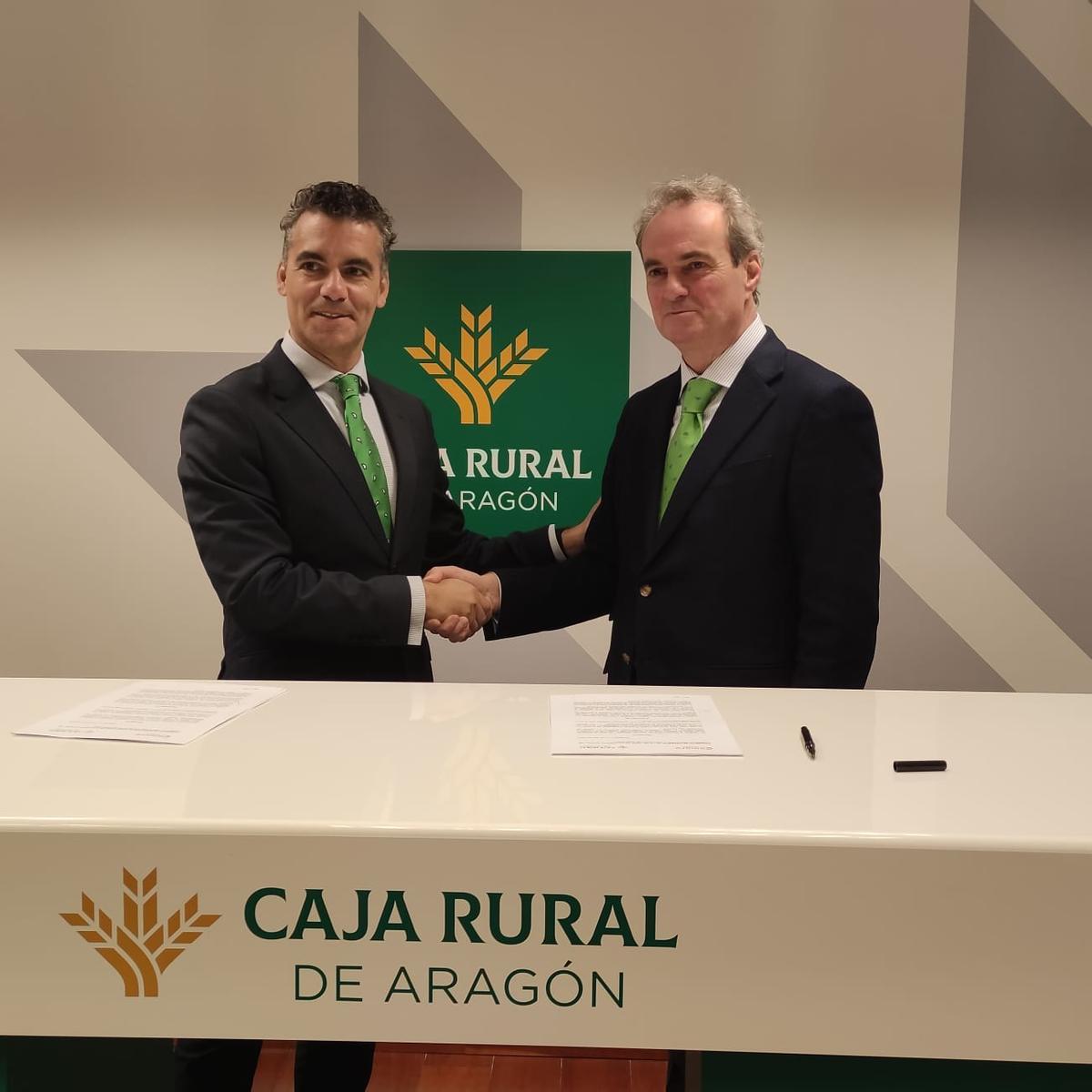 Luis Ignacio Lucas y Jorge Villarroya durante la firma del acuerdo.