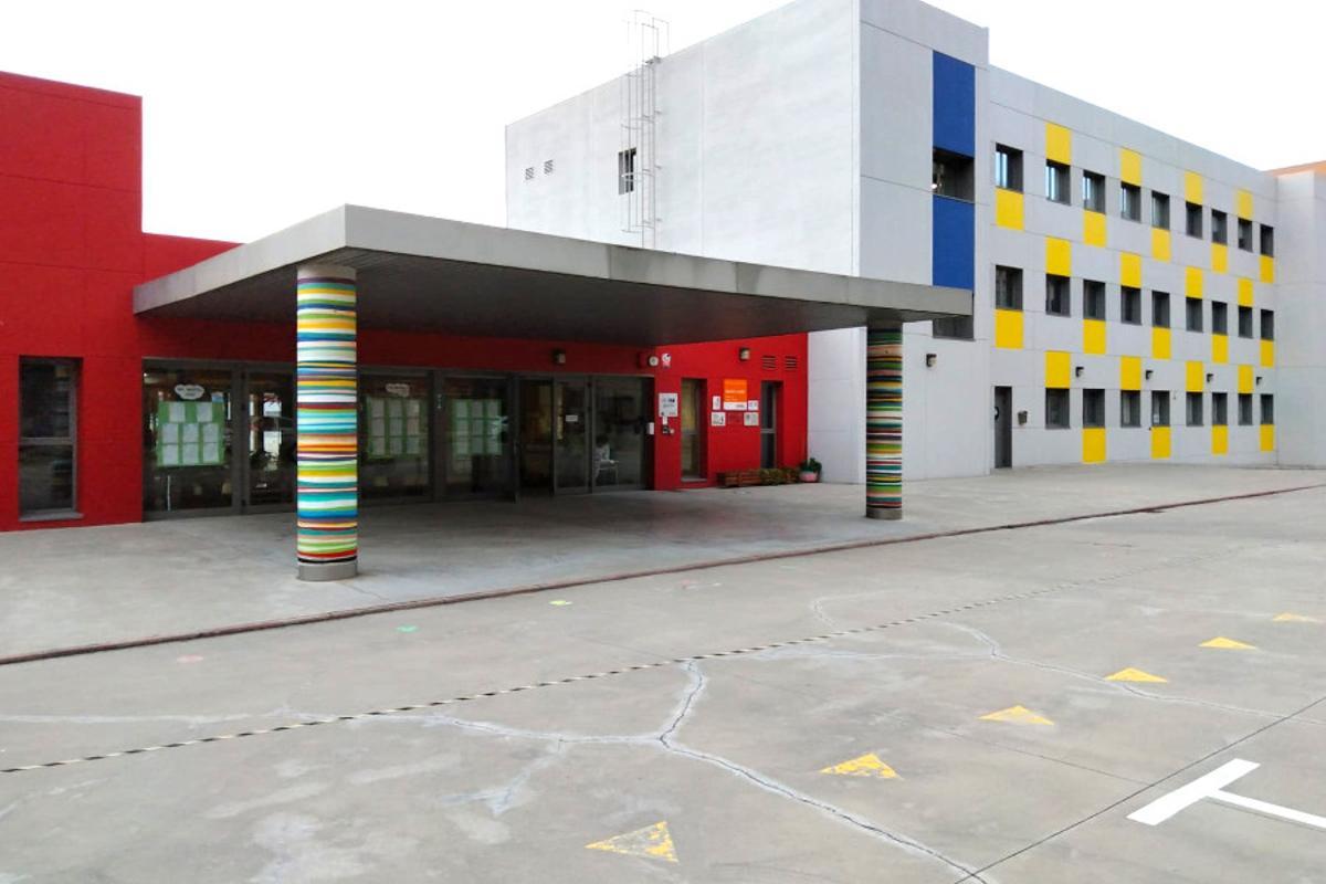 Entrada principal del CEIP Marie Curie, en el Barrio Jesús zaragozano