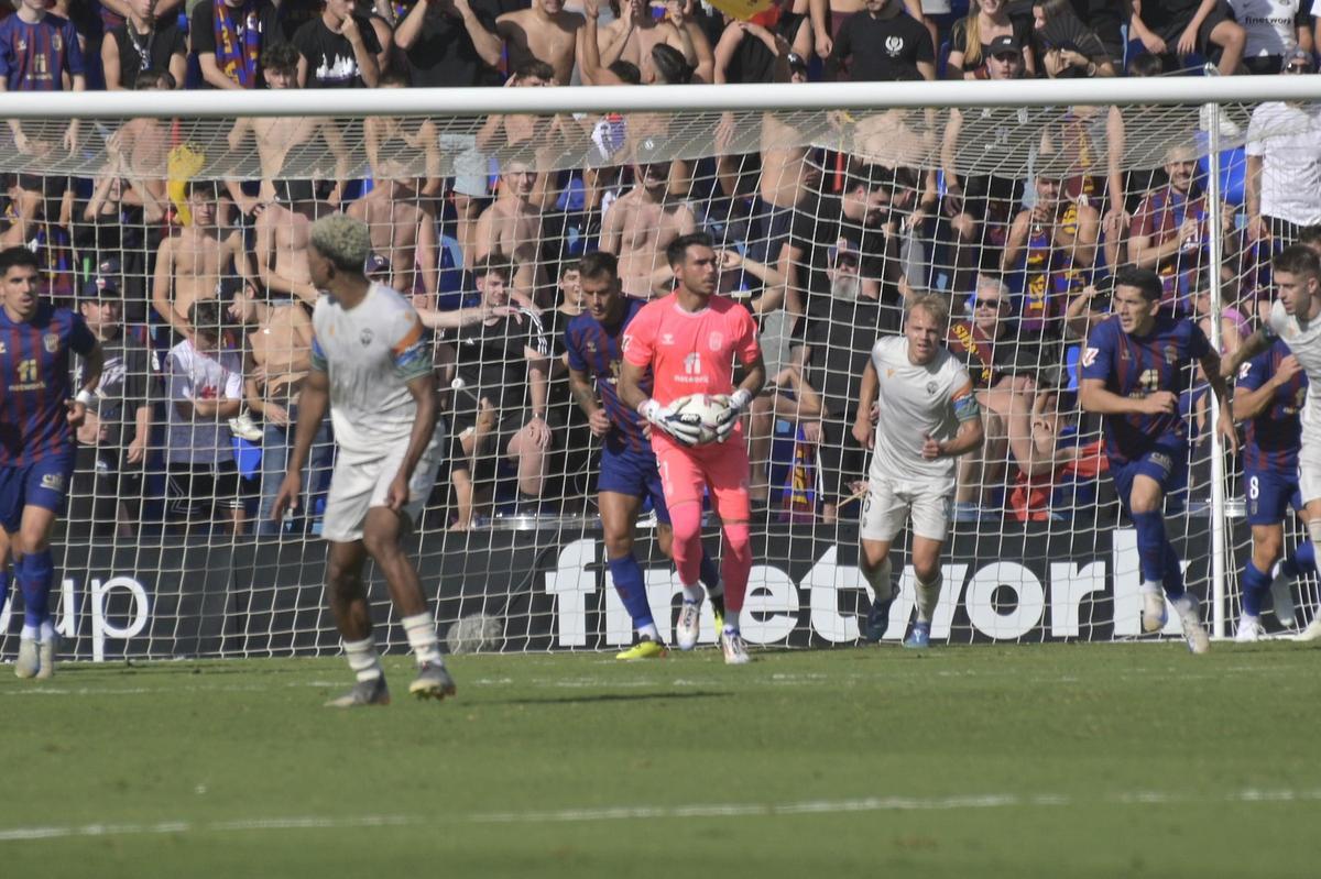 Eldense-Castellón: El Eldense sale malherido del vendaval (2-3)