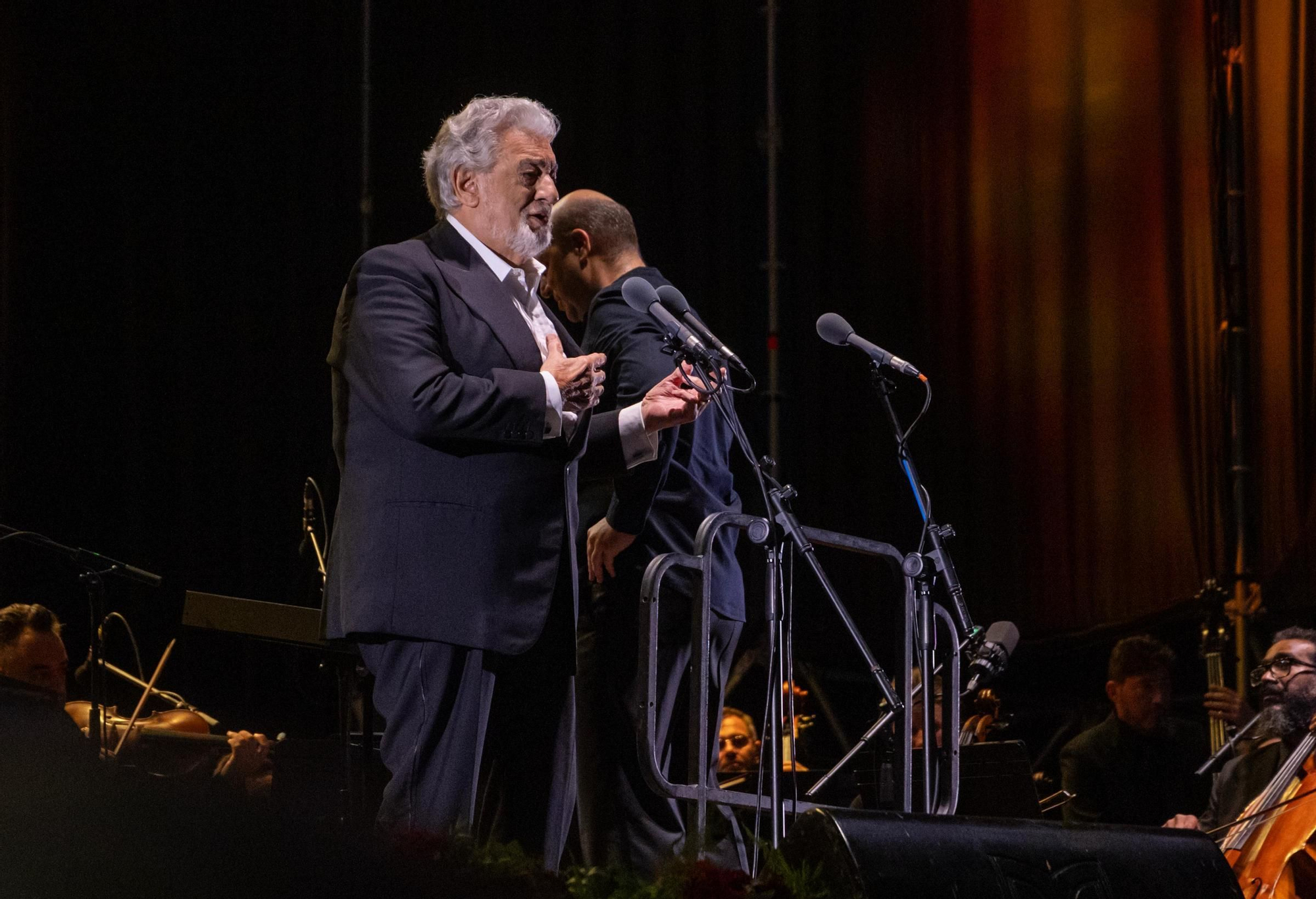 Plácido Domingo llena de ópera el Muelle 12 de Alicante