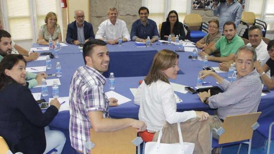 Miembros del Comité Electoral del PP en la provincia celebraron ayer su primera reunión. // S.A.