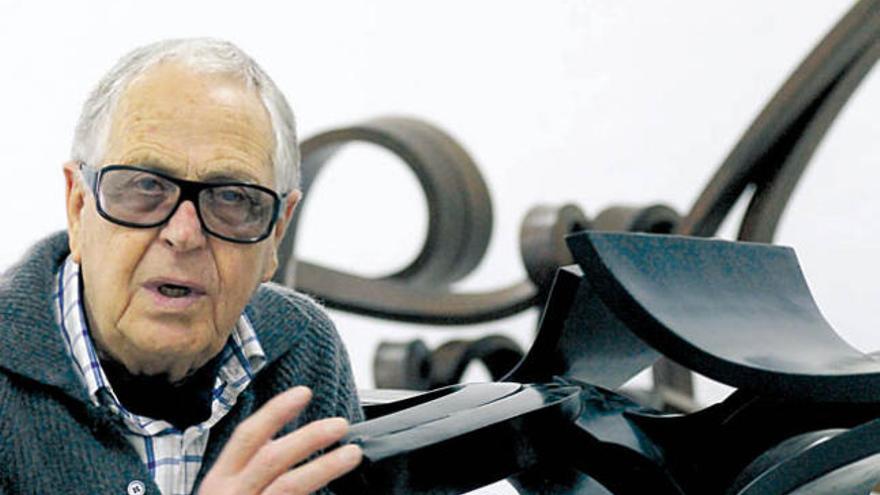 El escultor Martín Chirino, en una imagen reciente en su taller de Morata de Tajuña, en Madrid.