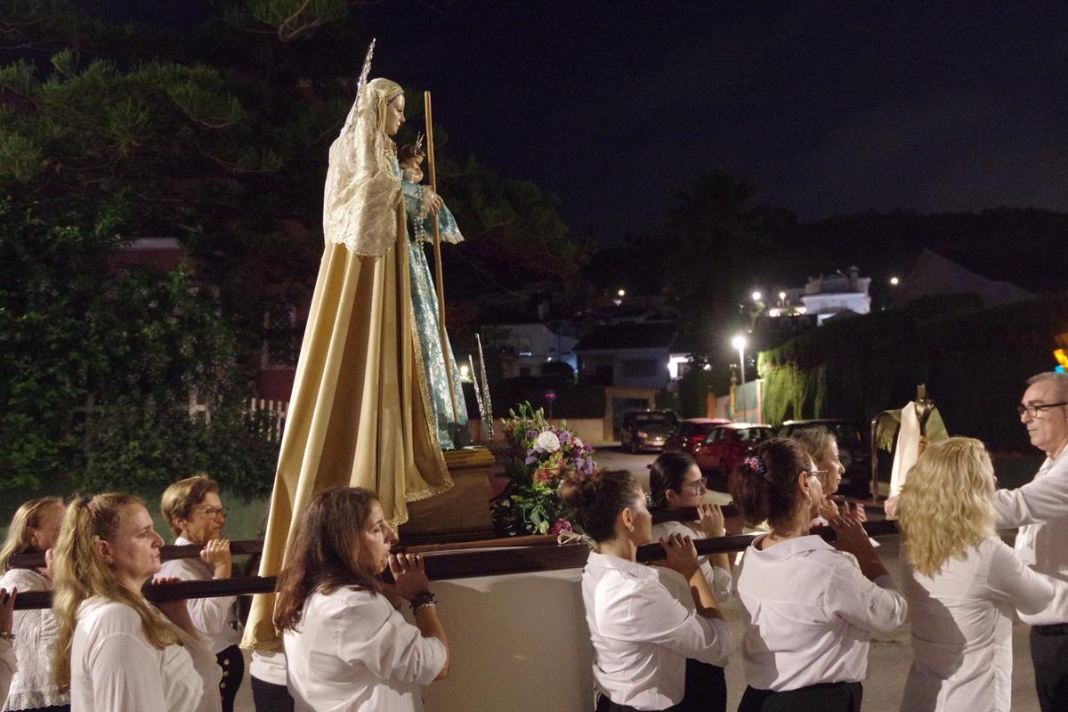 Las mejores imágenes del rosario con antorcha de la Santísima Virgen de las Cañas, en el Puerto de la Torre