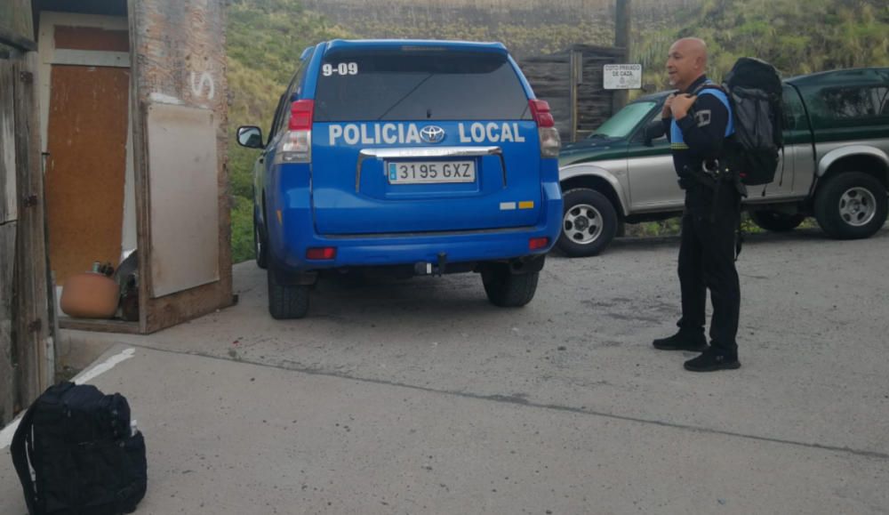 La Policía Local lleva alimentos a vecinos de Anag