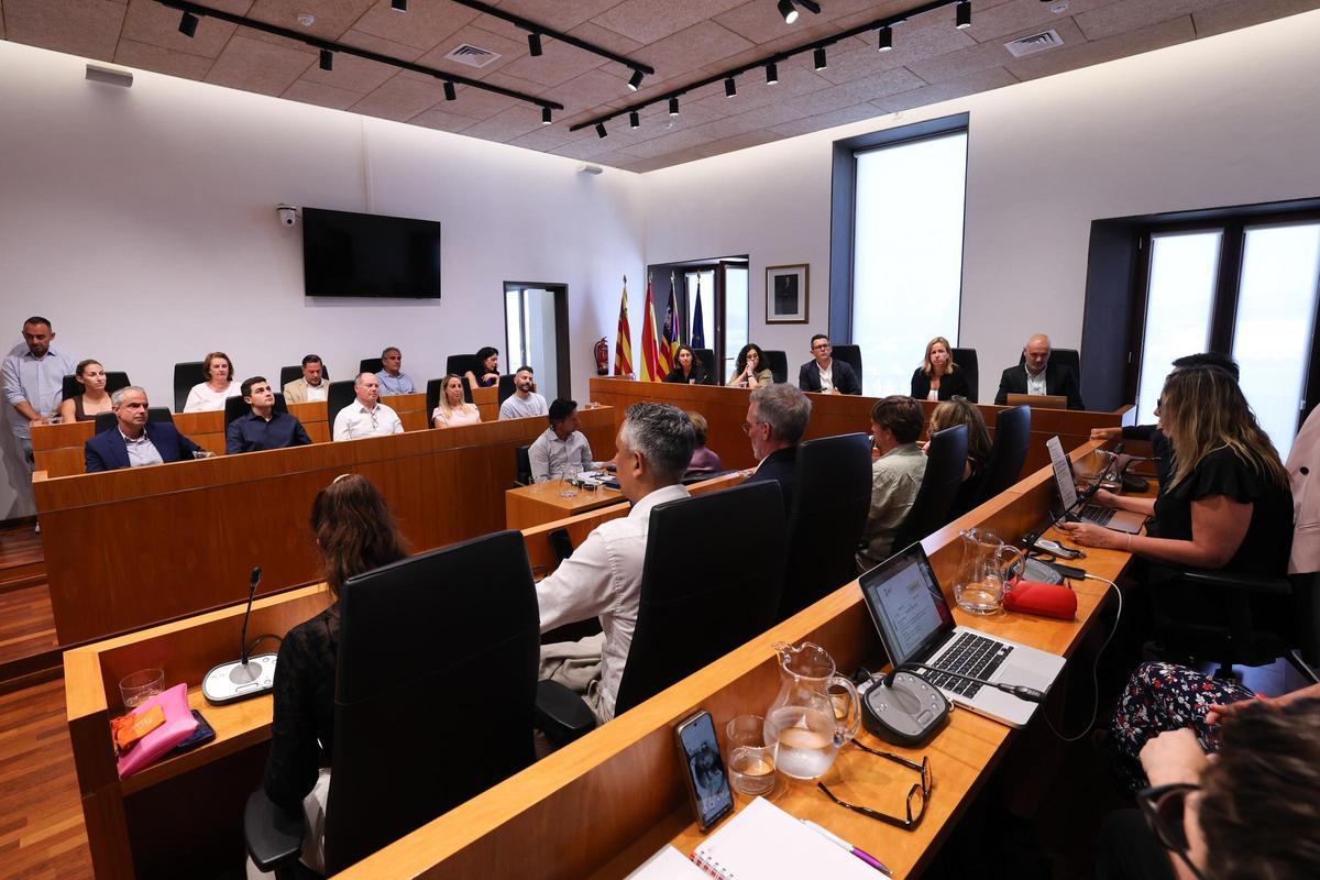 Las imágenes del pleno extraordinario del Ayuntamiento de Ibiza en Can Botino